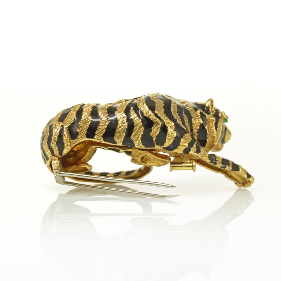 David Webb Tiger 18K Yellow Gold With Green Emerald Eyes Brooch