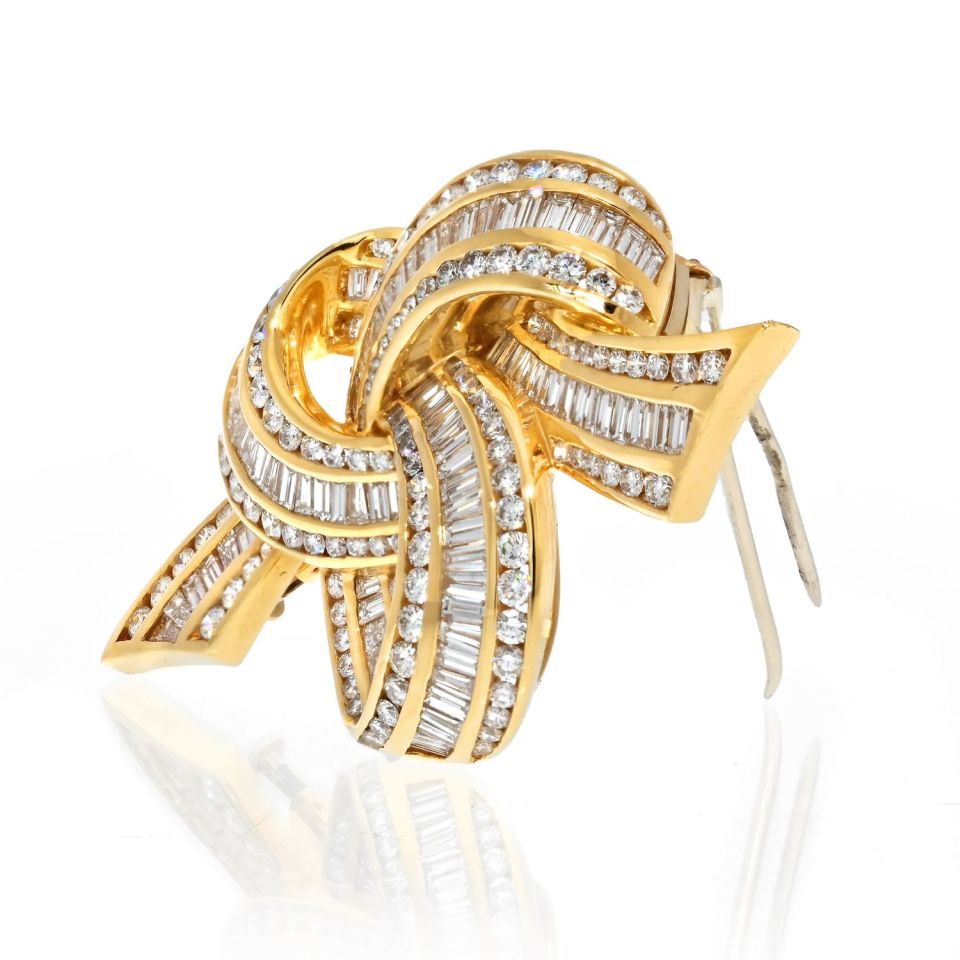 Krypell 18K Yellow Gold Baguette and Round Diamond Knot Brooch