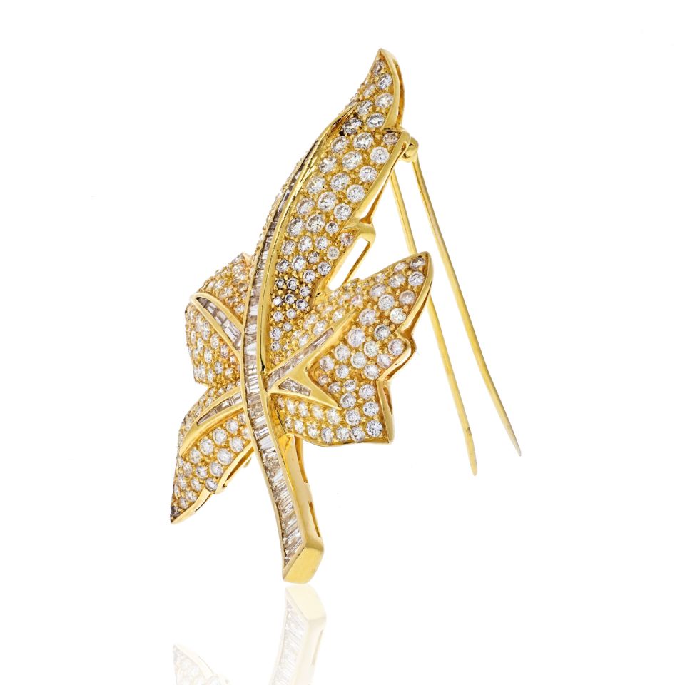 18K Yellow Gold Round And Baguette Diamond Maple Leaf Brooch