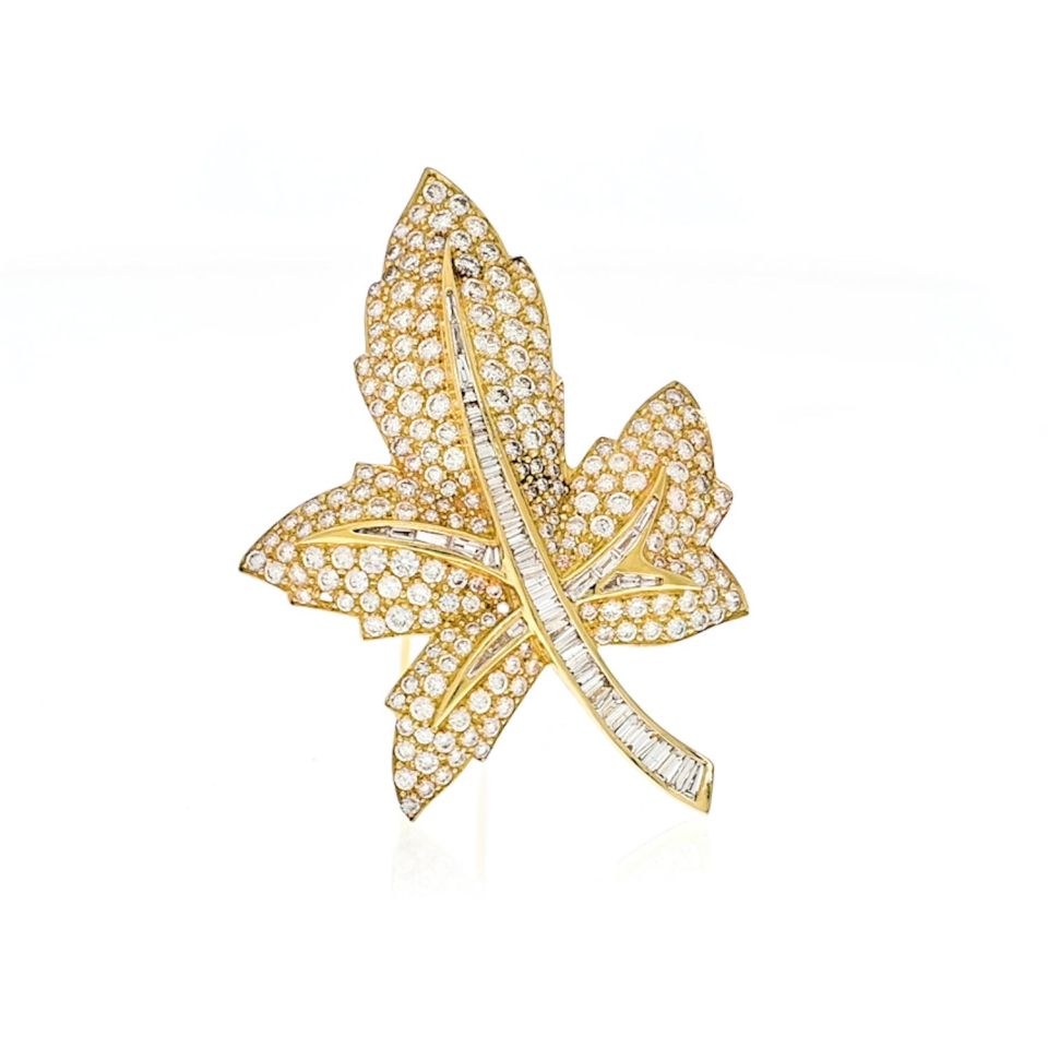 18K Yellow Gold Round And Baguette Diamond Maple Leaf Brooch