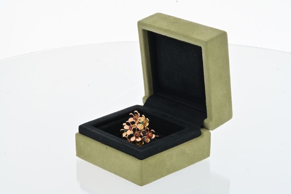 Van Cleef & Arpels 18K Yellow Gold Frivole 8 Flowers EU 53 Ring