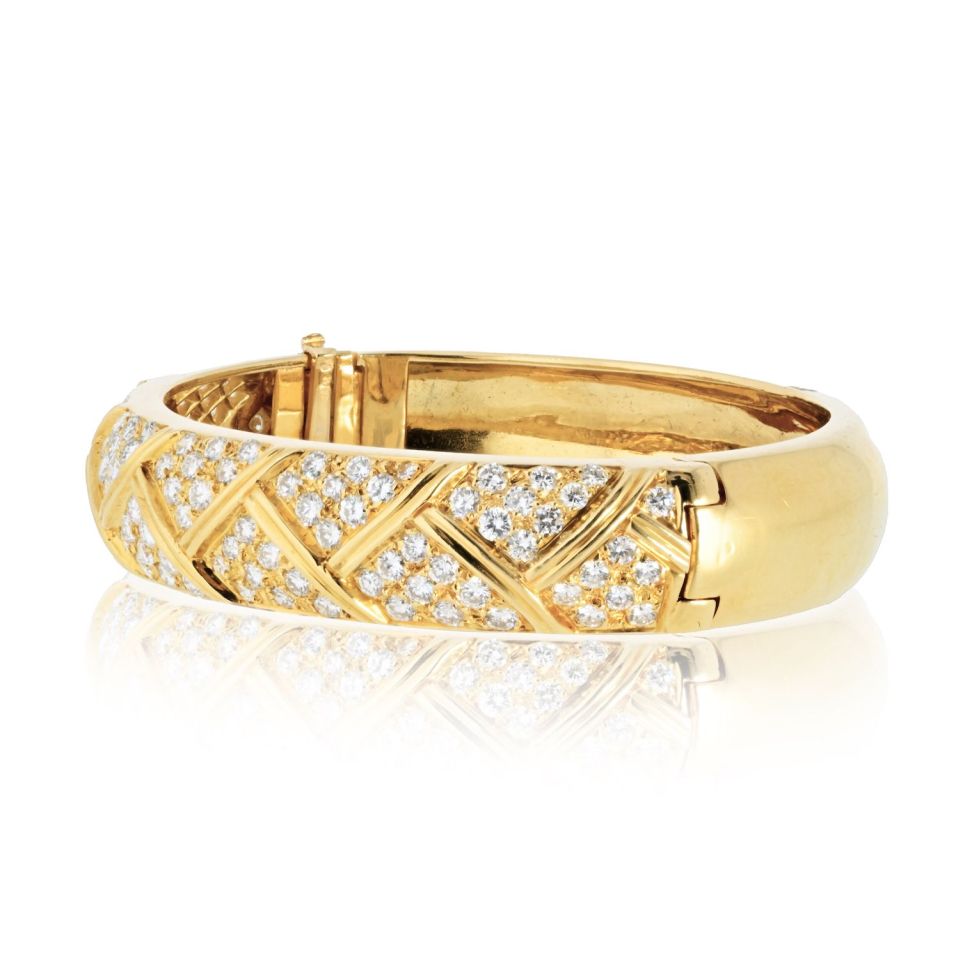Van Cleef & Arpels 18K Yellow Gold 4.80cttw Round Diamond Hinged Bangle Bracelet