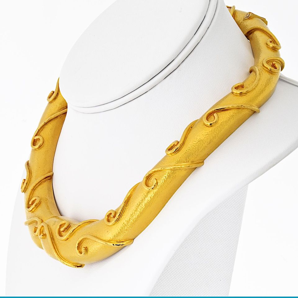 Zolotas 22K Yellow Gold Scroll Hammered Hinged Choker Necklace