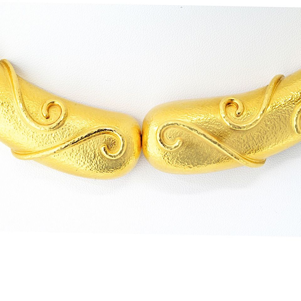 Zolotas 22K Yellow Gold Scroll Hammered Hinged Choker Necklace