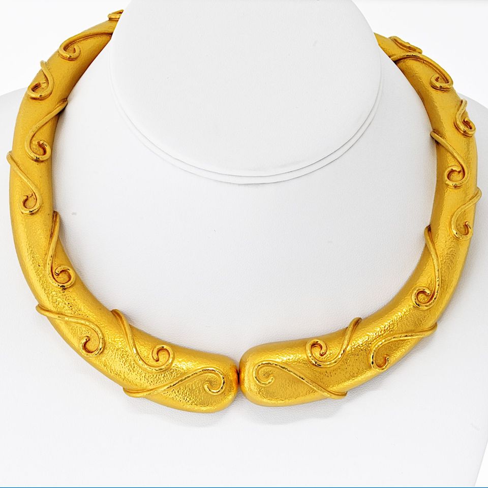 Zolotas 22K Yellow Gold Scroll Hammered Hinged Choker Necklace